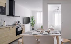 1893 Apartment 180 M. From The Old Town, A/C